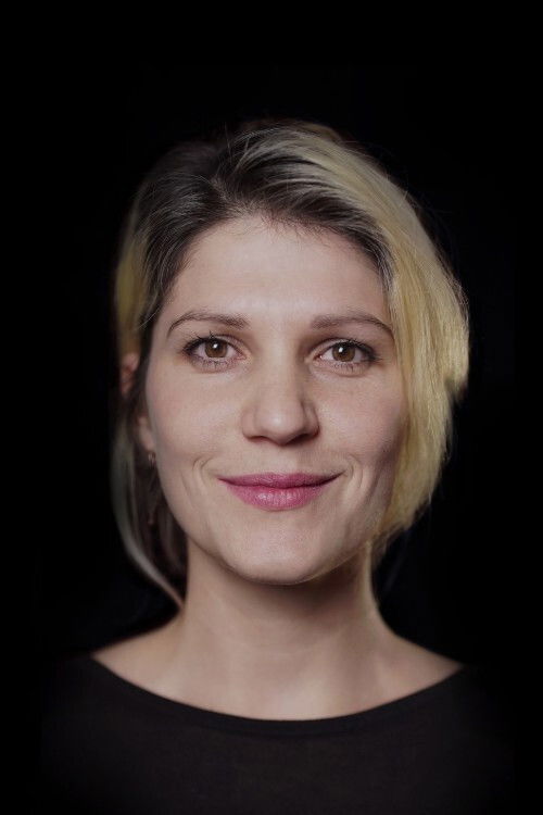 Lili Villányi backdrop