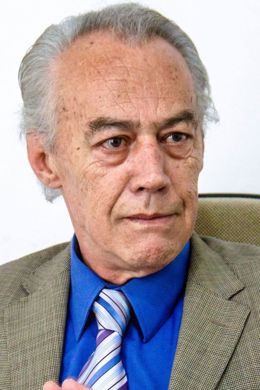 Sapiran Brito backdrop