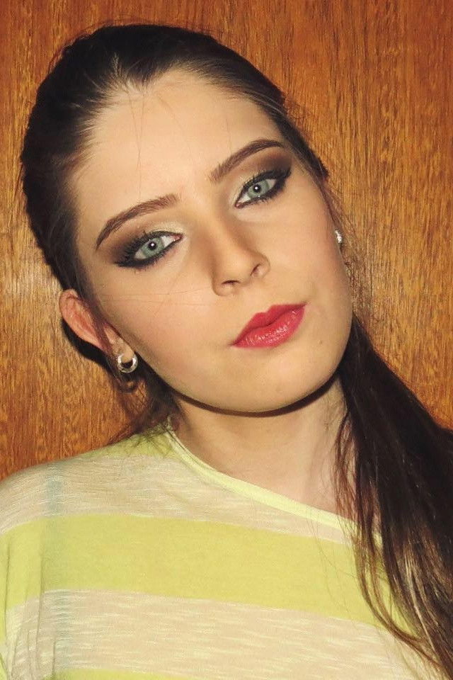 Victória Leister backdrop