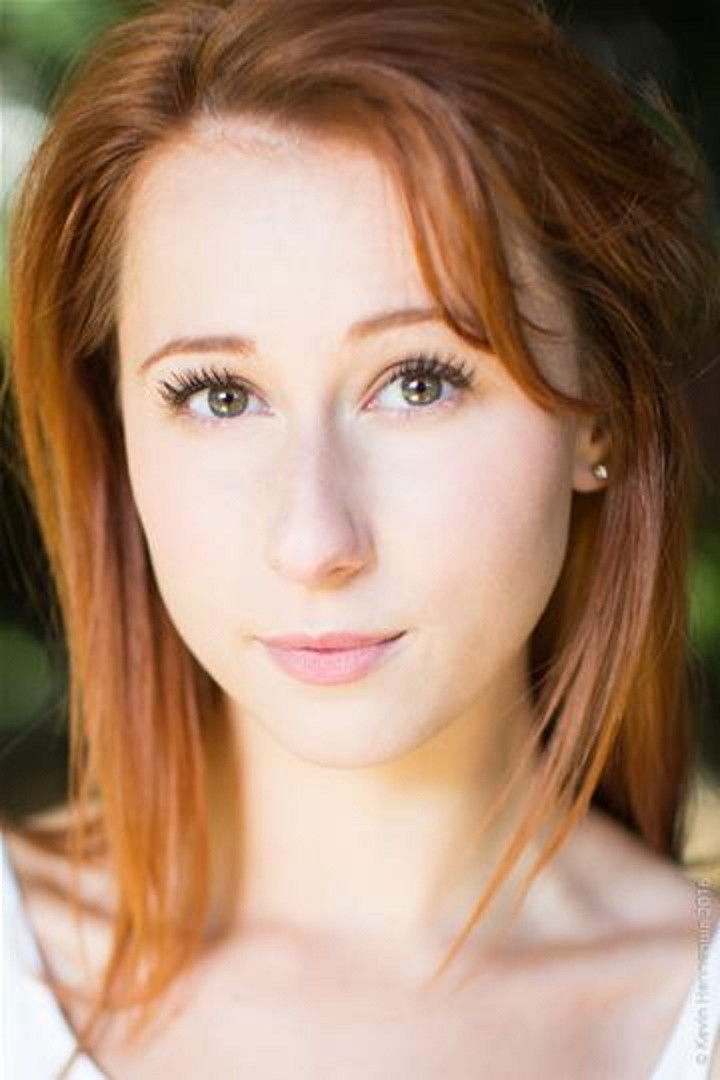 Elinor Machen-Fortune backdrop