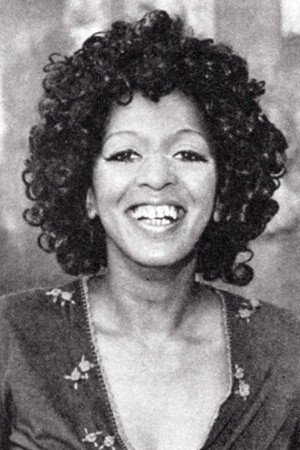 Jacyra Silva backdrop