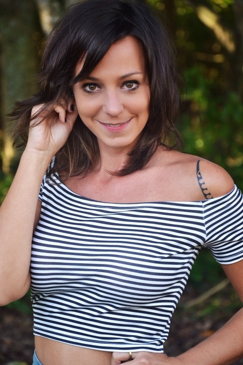 Gabriela Munhoz backdrop