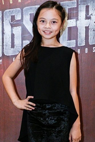 Avrilla Sigarlaki backdrop