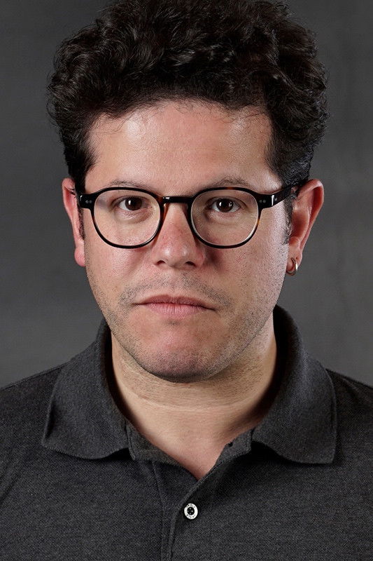 Eduardo Brito backdrop