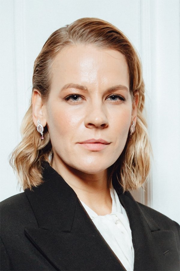 Aleksandra Rebenok backdrop