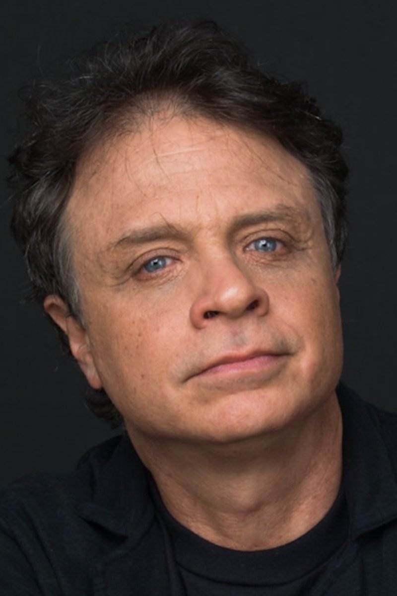 Isaac Bernat backdrop