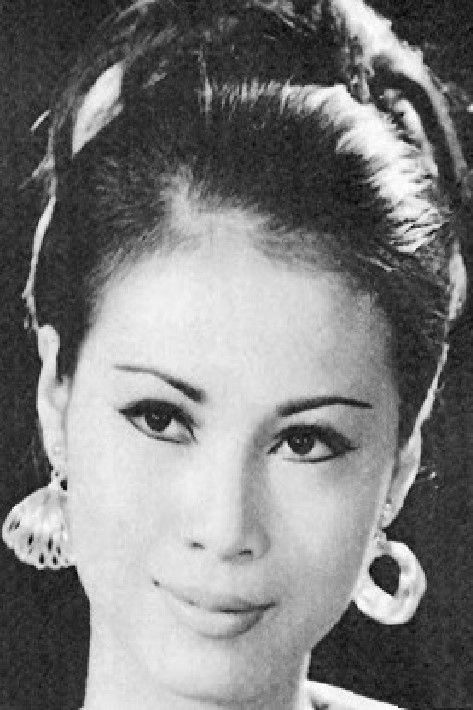 Shih Yin-Yin backdrop