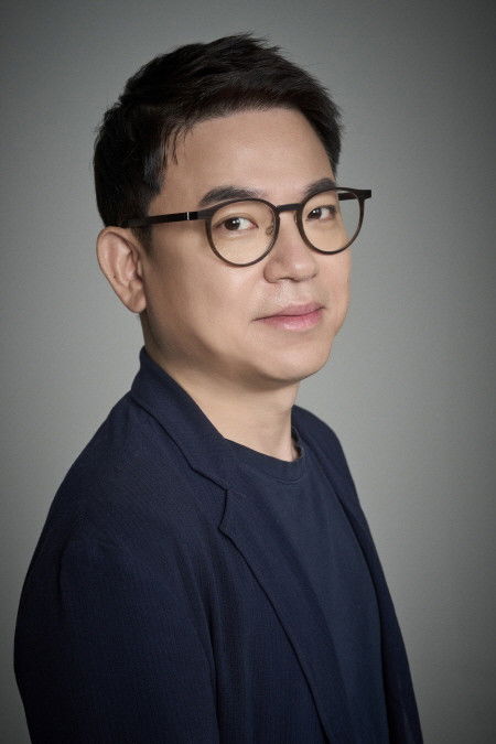 Kim Su-hoon backdrop