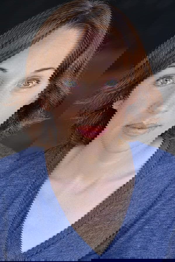 Ani Hëmfri backdrop