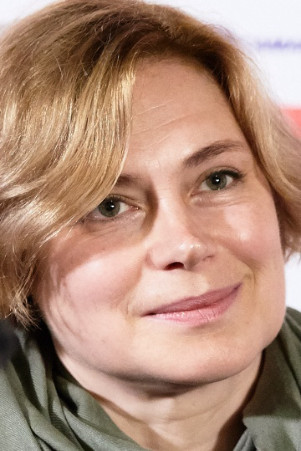 Maria Averbach backdrop