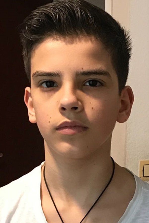 Ilyes Raoul backdrop