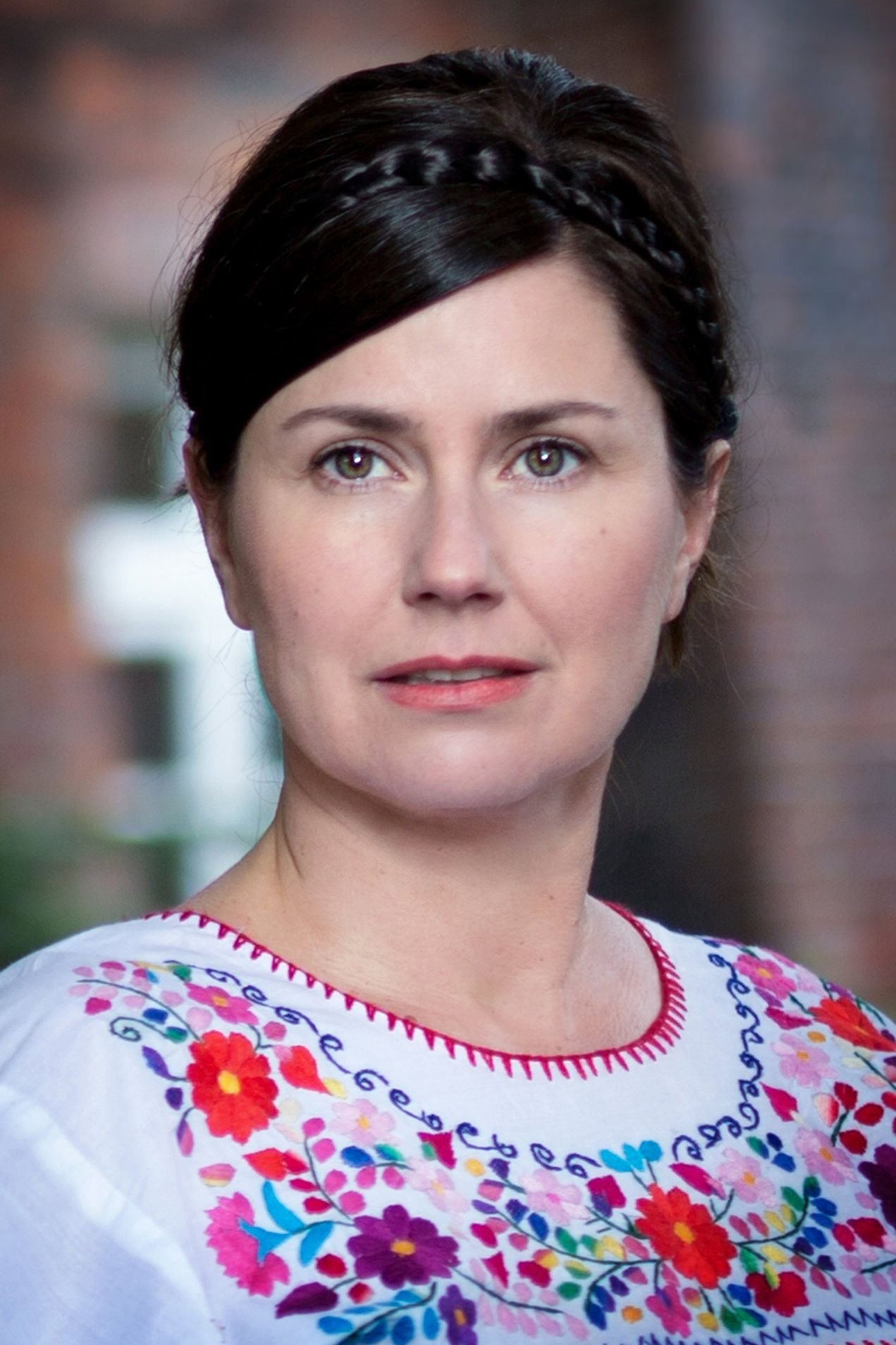 Isabel Mergl backdrop