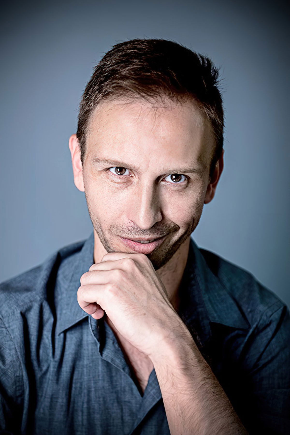 Sanin Milavić backdrop