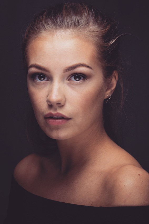 Julia Bender backdrop