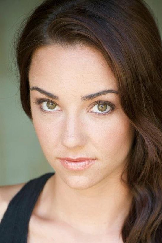 Hannah Richter backdrop