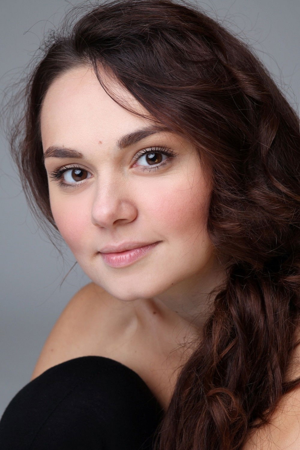 Katrin Assi backdrop