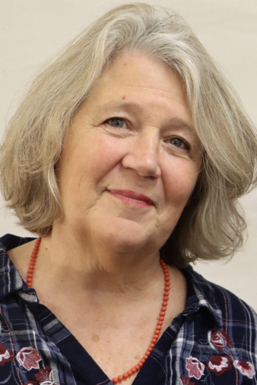 Béatrice Bakhti backdrop