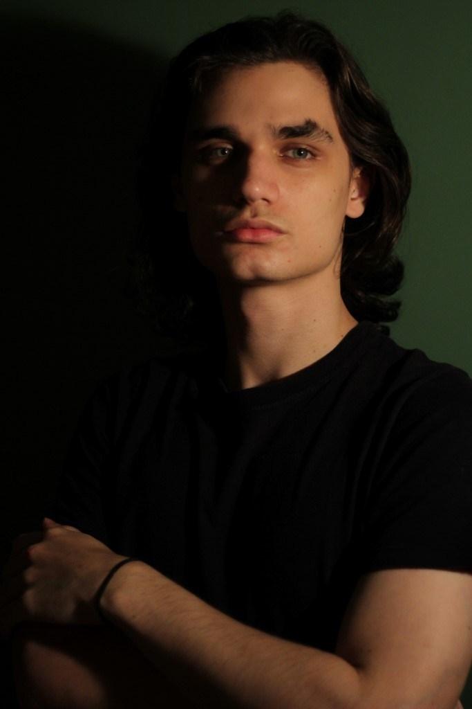 Gabriel Antunes backdrop