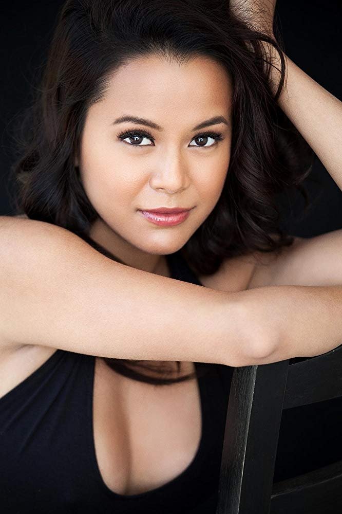 Nikollë Gordan-Levit backdrop