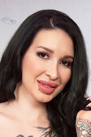 Ariane Sant-Amur backdrop