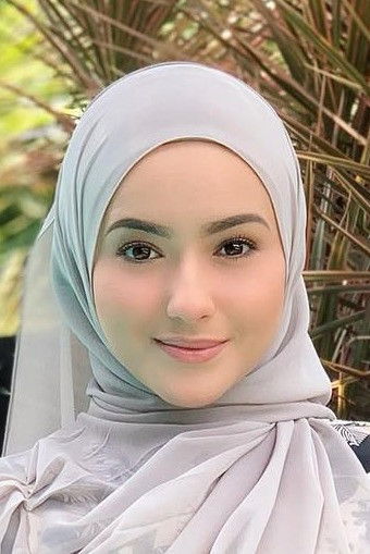 Hannah Delisha backdrop