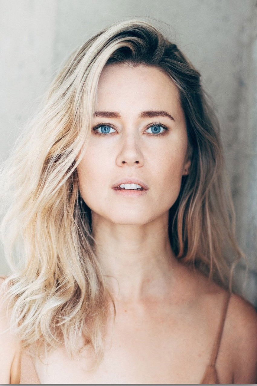 Anya Korzun backdrop