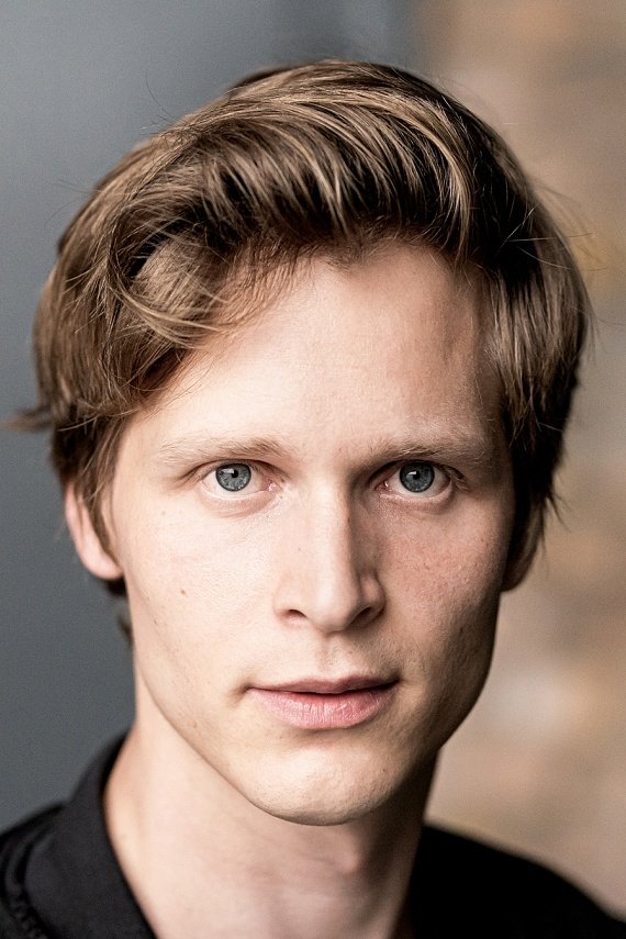 Saladin Dellers backdrop