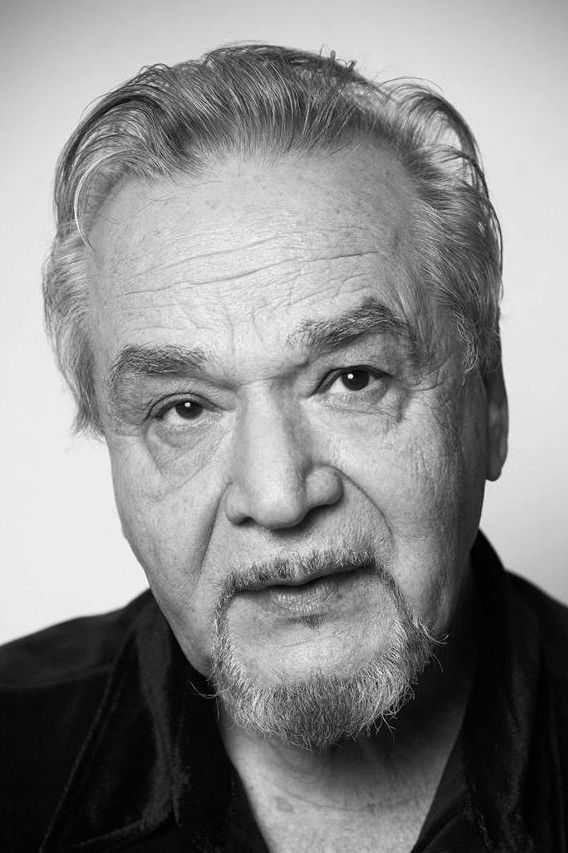 Damian Crâşmaru backdrop