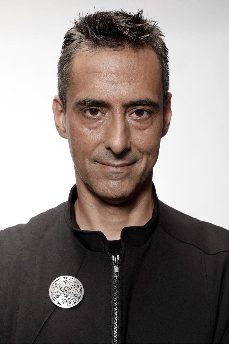 Luís de Matos backdrop