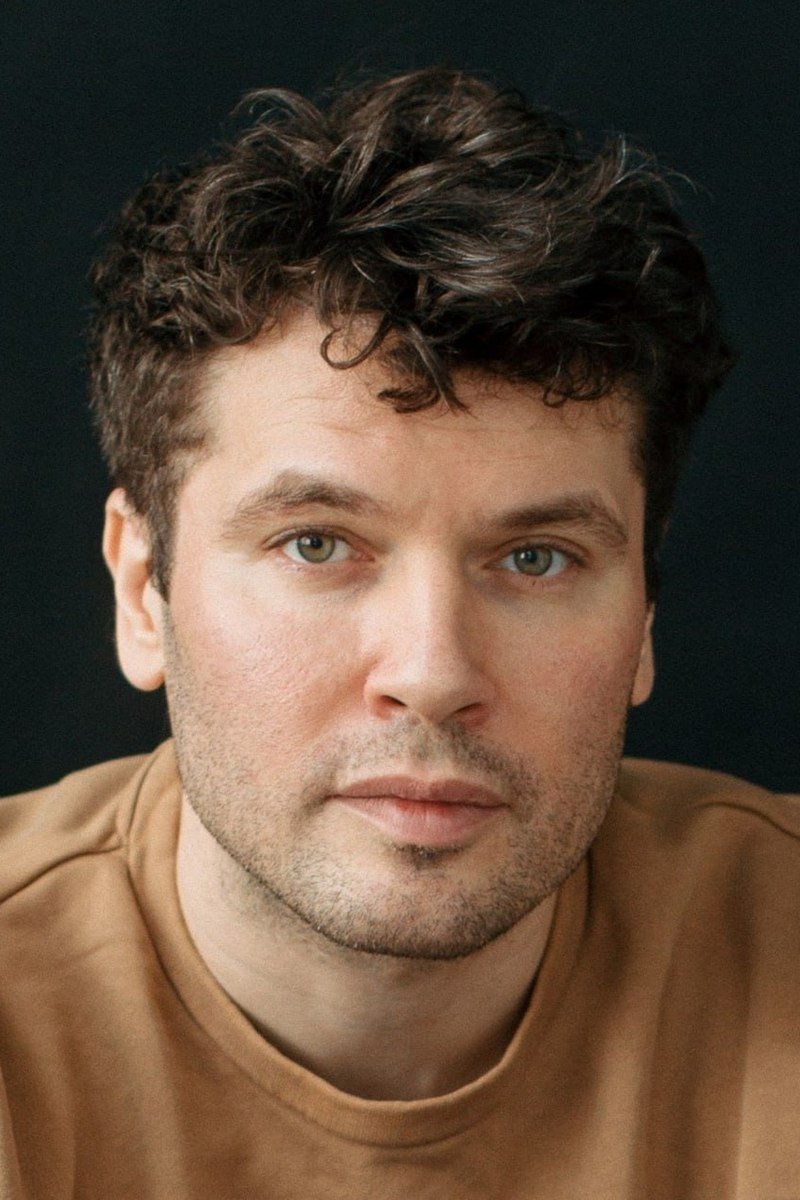 Pavel Artemiev backdrop