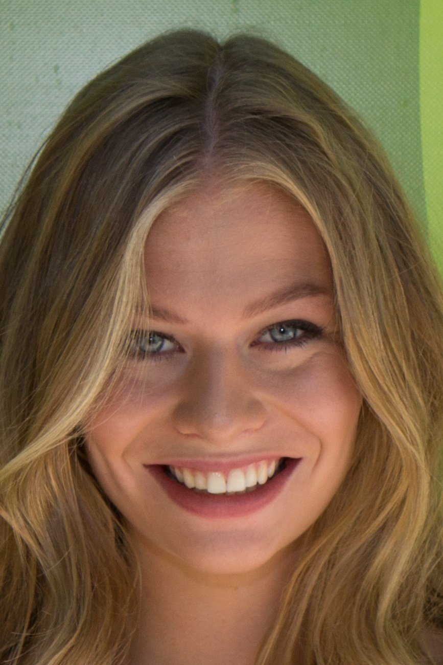 Zoë Straub backdrop