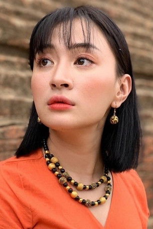 Wutt Hmone Shwe Yi backdrop