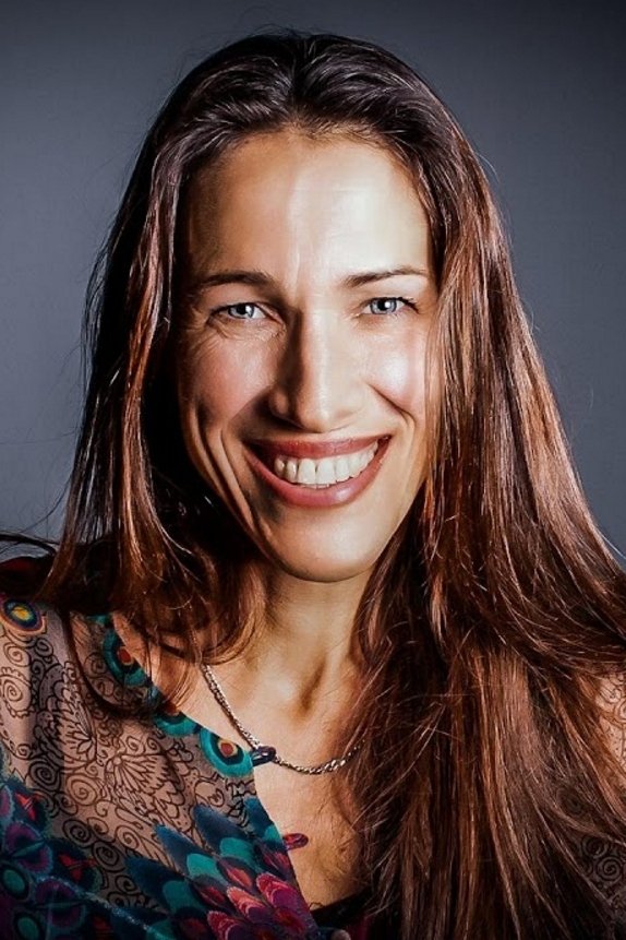 Claudia Urbschat-Mingues backdrop