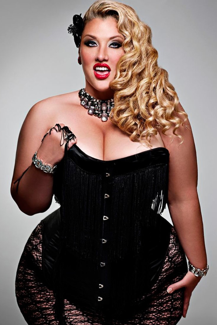 Saten D'Amour backdrop