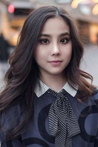 Agatha Chelsea backdrop