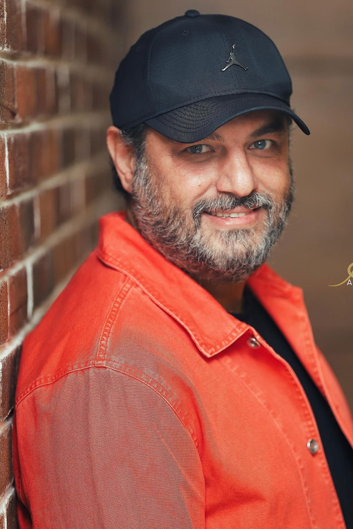 Sam Derakhshani backdrop