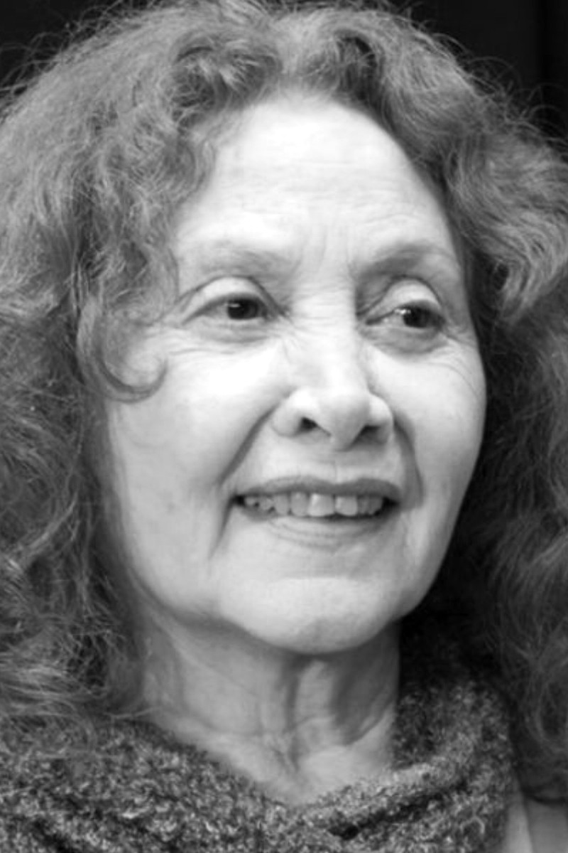 Amancay Espíndola backdrop