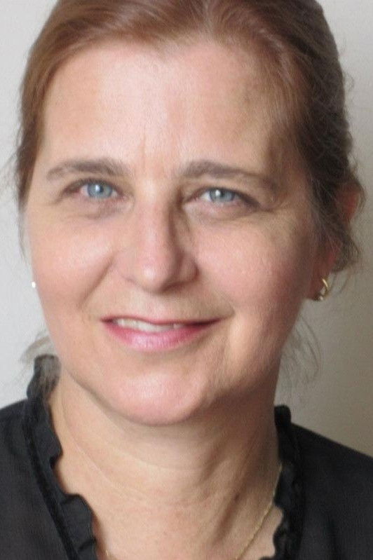 Dhenyze Iwone backdrop