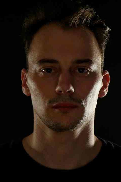 Dominik Galizia backdrop