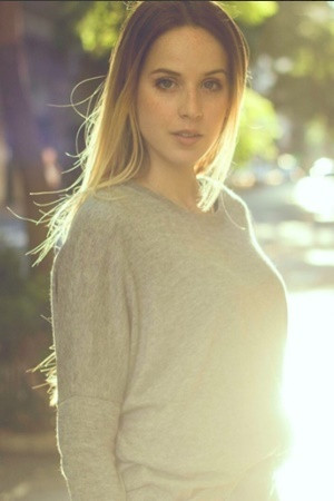 Samantha Méndez backdrop