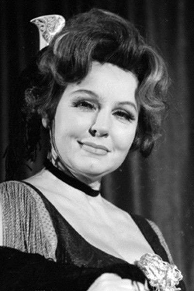 Zoya Zelinskaya backdrop