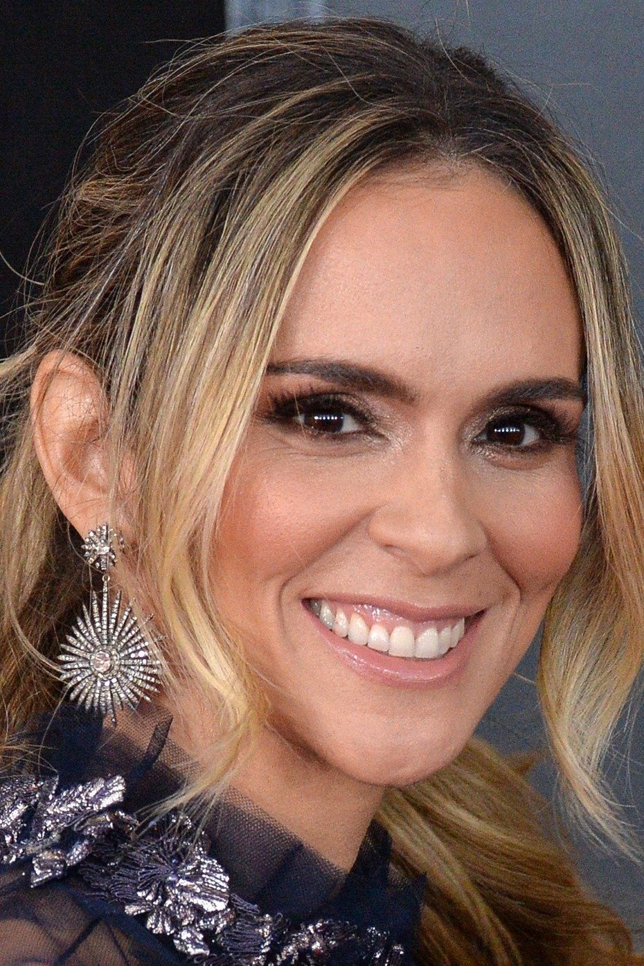 Karen Martínez backdrop