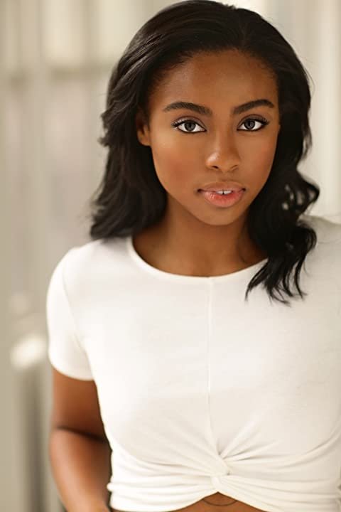 Aleah Quiñones backdrop