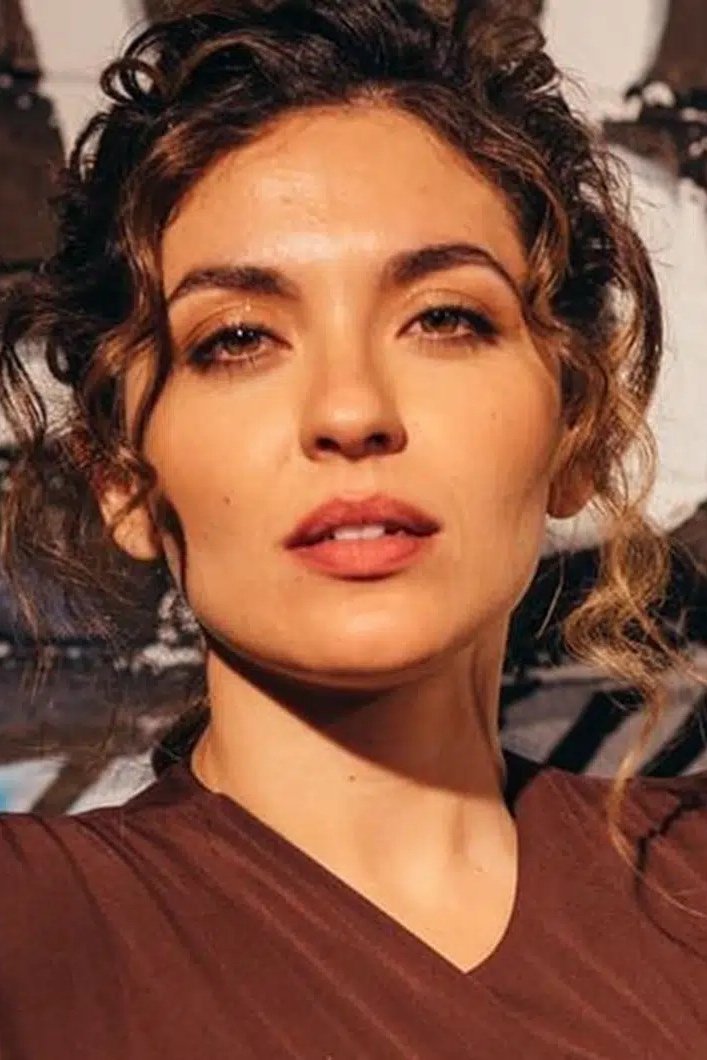 Sara Barradas backdrop