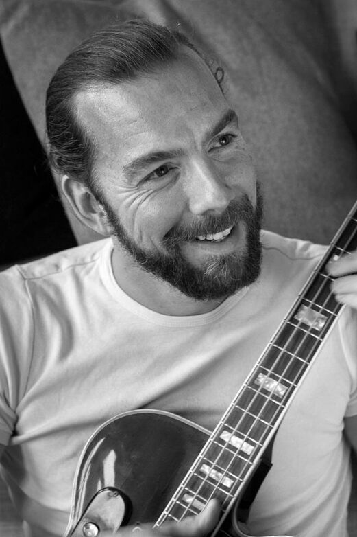 Klas Åhlund backdrop