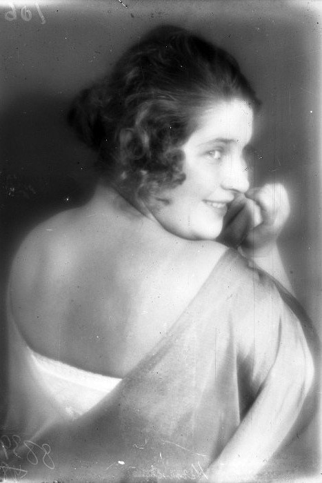 Polina Nyatko backdrop