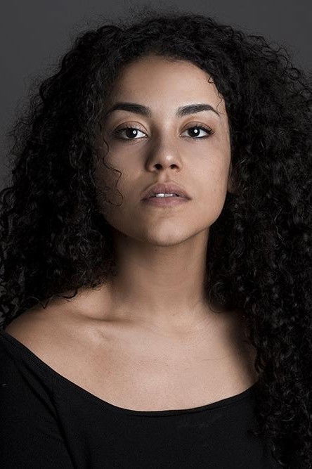 Ana Valentim backdrop