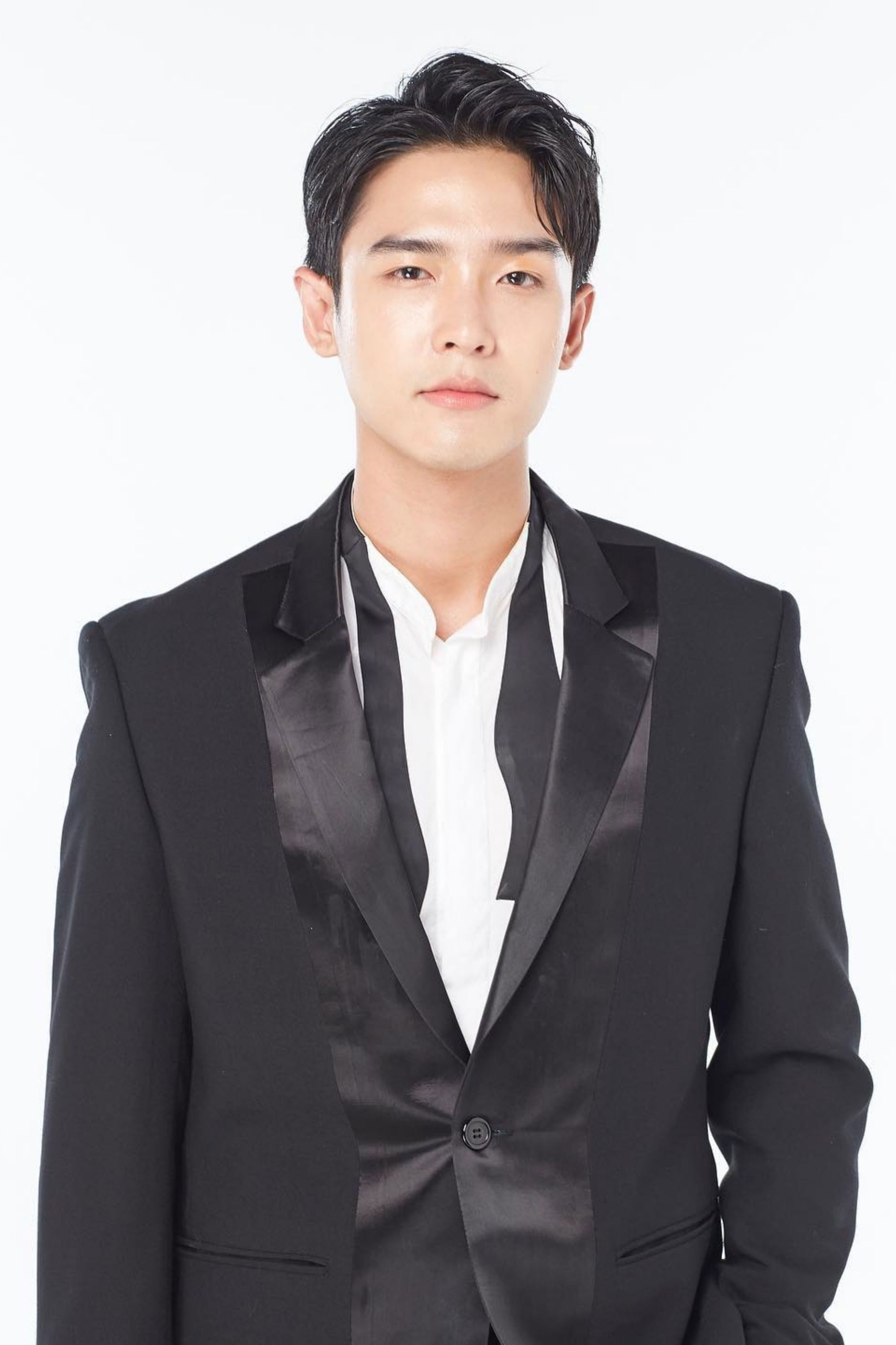 Patnithi Saranwatnakul backdrop