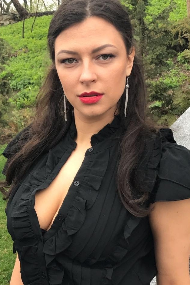 Julia Beliak backdrop