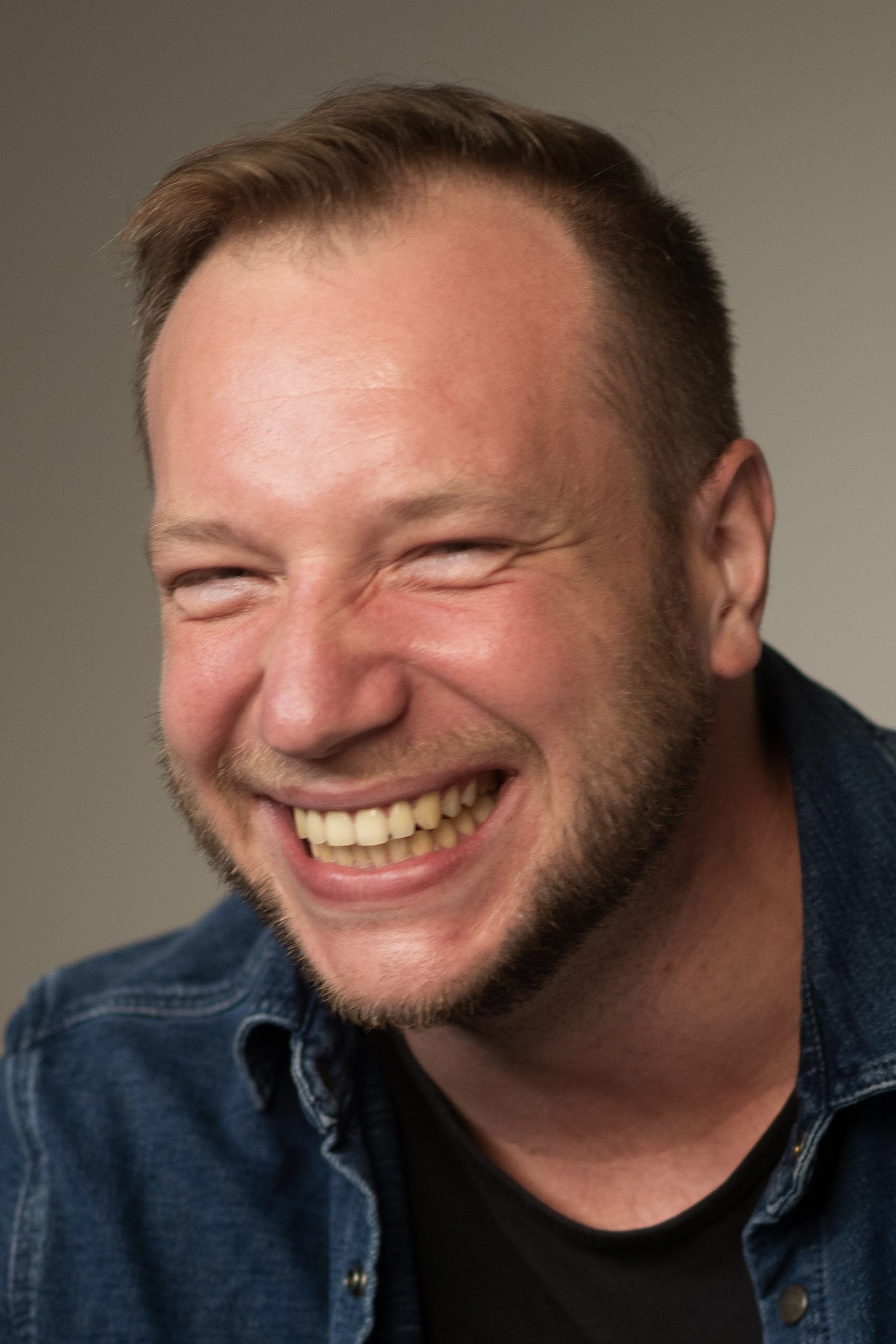 Mateusz Malecki backdrop